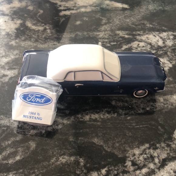 Dept 56 Snow Village - 1964 1/2 Ford Mustang - Picture 8 of 8